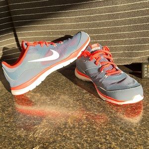 Nike Women’s Flex TR 5 Athletic Sneakers - Size 9 - Ocean Fog/Bright Crimson